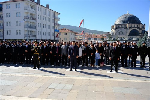 29 Ekim Cumhuriyet Bayramı Etkinlikleri Kapsamında Atatürk Anıtı'na Çelenk Sunma Programı gerçekleştirildi.