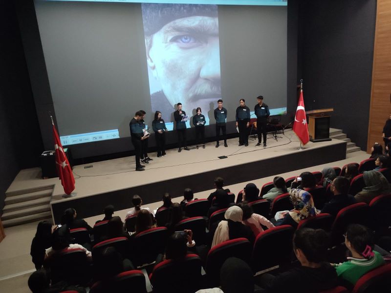 Cumhuriyetimizin kurucusu Ulu Önder Atatürk’ün ebediyete yolculuğunun 85. Yıldönümü nedeniyle ilçemizde Anma Programı düzenlendi.