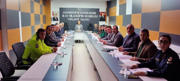 Kaymakamımız Fatih Topuz Başkanlığında İlçe İdare Şube Başkanları Toplantısı Yapıldı.
